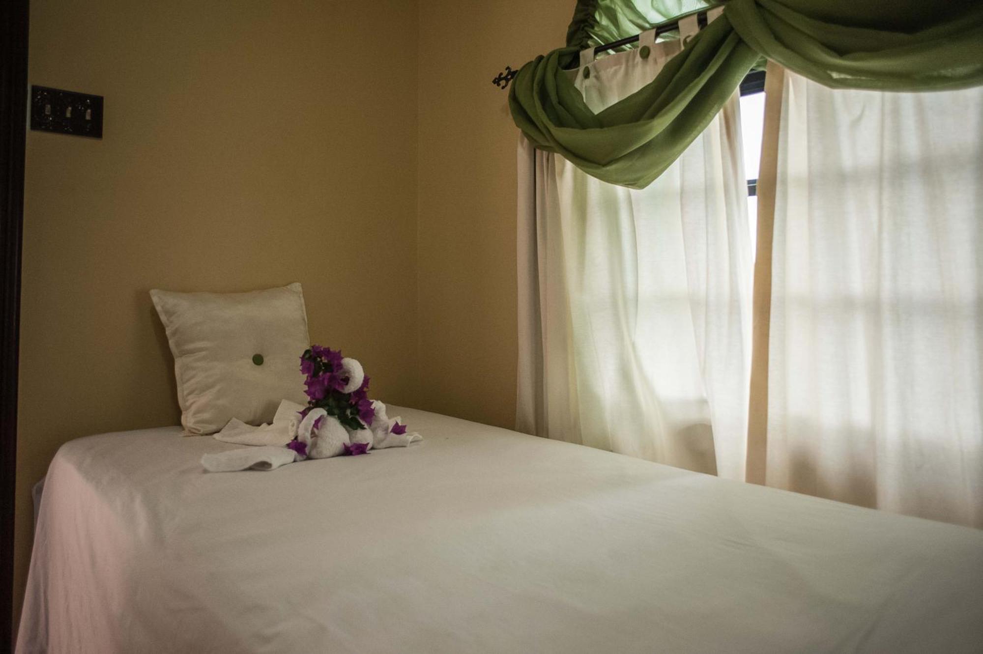 Clarridge View Guesthouse Montego Bay Luaran gambar
